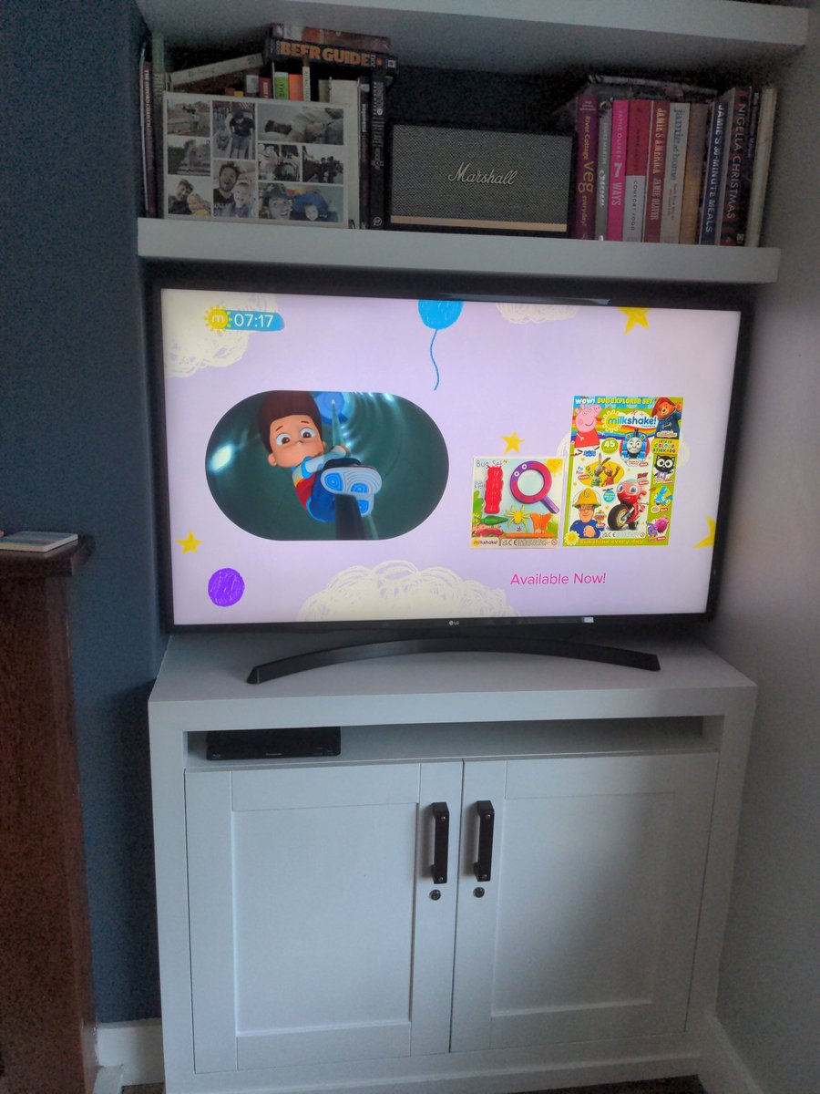 HeadsandTails01's tweet image. @channel5_tv why on earth are you showing #milkshake in a tiny box next to a giant picture of your magazine. 
Kids not happy