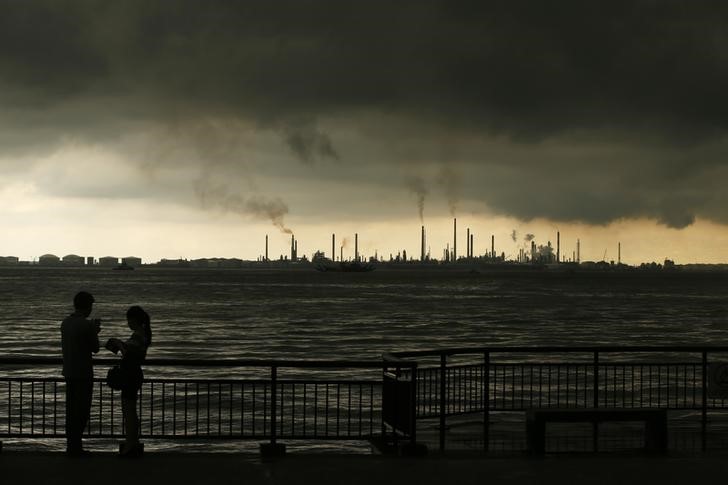GorgeAnnie's tweet photo. Oil was down Wednesday morning in Asia as investors digested a surprise build in U.S. crude oil supplies.
Brent oil futures slid 1.47% to $77.20 by 12:31 AM ET (4:31 AM GMT) and WTI futures fell 1.53% to $74.14.
#forexliveupdate #forexstrategy #crudeoiltrading #tradingtips https://t.co/HSVQUee7k2