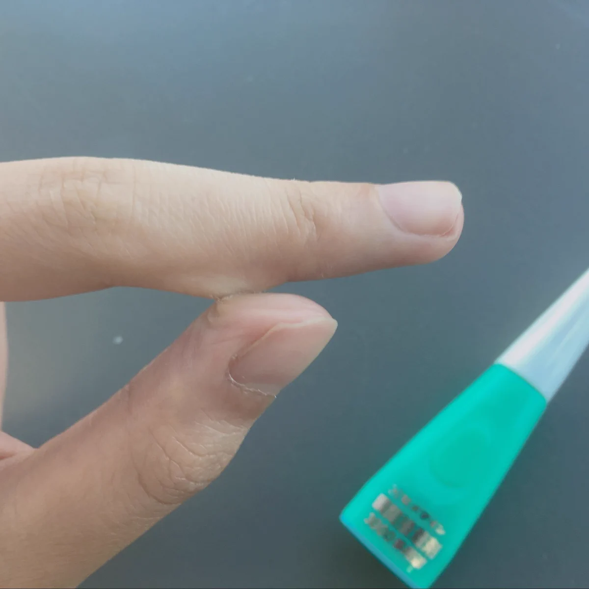 慌てなくても大丈夫！瞬間接着剤で皮膚がくっついてしまったらコレをやってみて！