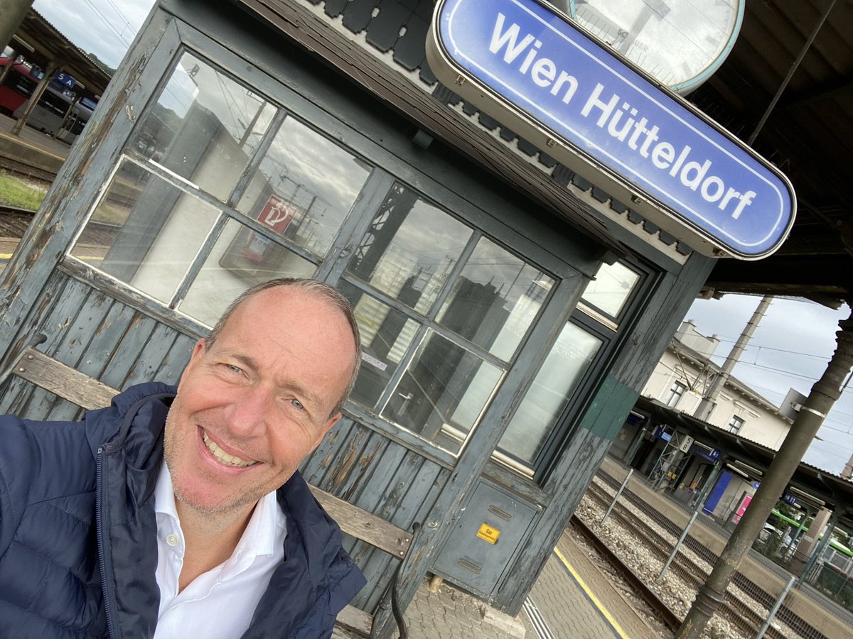 bernhardkloucek's tweet photo. Auf nach #salzburg und #linz 😉.
#faszination #marketing #franchise #leburger #happy
Verkaufst DU noch oder faszinierst DU schon?
Euer Bernhard Kloucek ☀️
#Verkaufsprofi & #Faszinationsexperte für #Handel, #Gastronomie und #Franchise.
https://t.co/202ND0CRkv https://t.co/qPwjS5EBx3