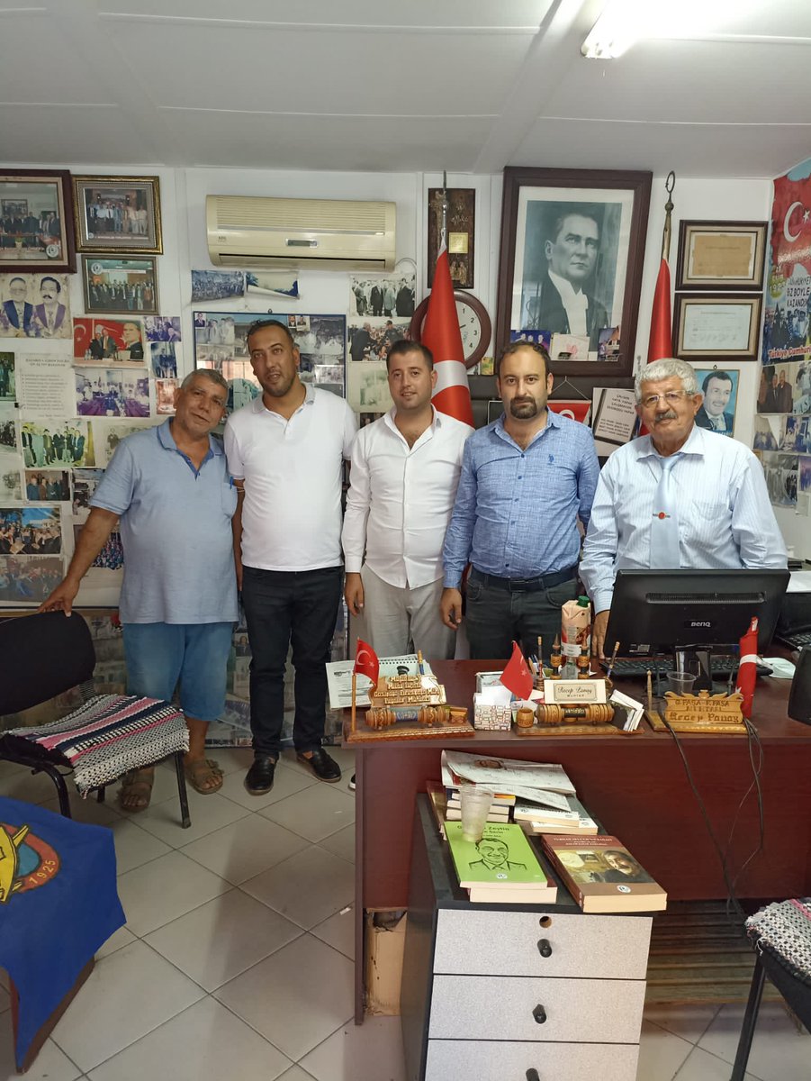 chpmilas's tweet photo. CHP Milas İlçe Başkanımız Tüze Çetinkaya, Gençlik Kolu Başkanımız İbrahim Turhan ve Meclis Üyemiz Mustafa Özgülergil ile birlikte Firuz paşa Gazi paşa mahalle muhtarımız Recep Panay’ı ve mahalle esnafımızı ziyaret ettik. Sohbetleri ve misafirperverlikleri için teşekkür ediyoruz. https://t.co/ye0ex2FlbH