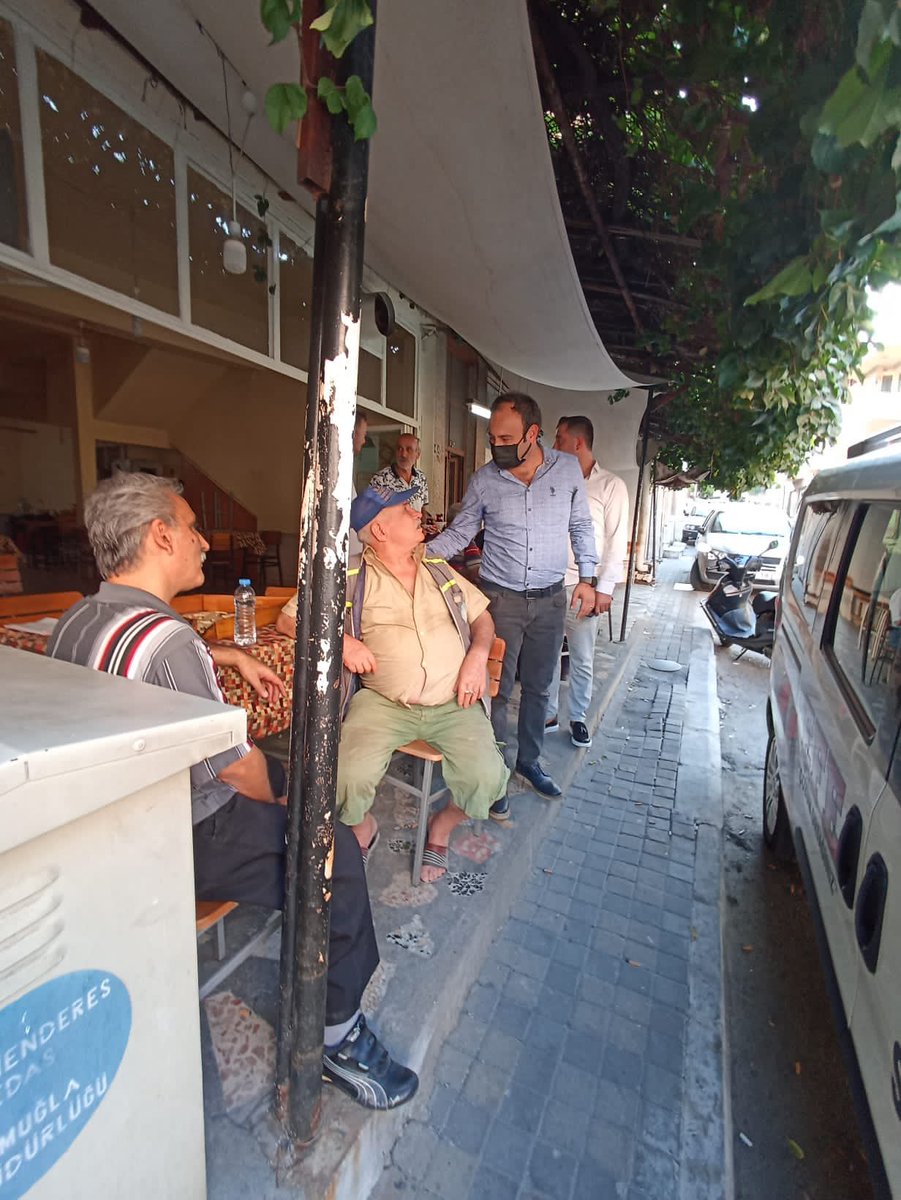 chpmilas's tweet photo. CHP Milas İlçe Başkanımız Tüze Çetinkaya, Gençlik Kolu Başkanımız İbrahim Turhan ve Meclis Üyemiz Mustafa Özgülergil ile birlikte Firuz paşa Gazi paşa mahalle muhtarımız Recep Panay’ı ve mahalle esnafımızı ziyaret ettik. Sohbetleri ve misafirperverlikleri için teşekkür ediyoruz. https://t.co/ye0ex2FlbH