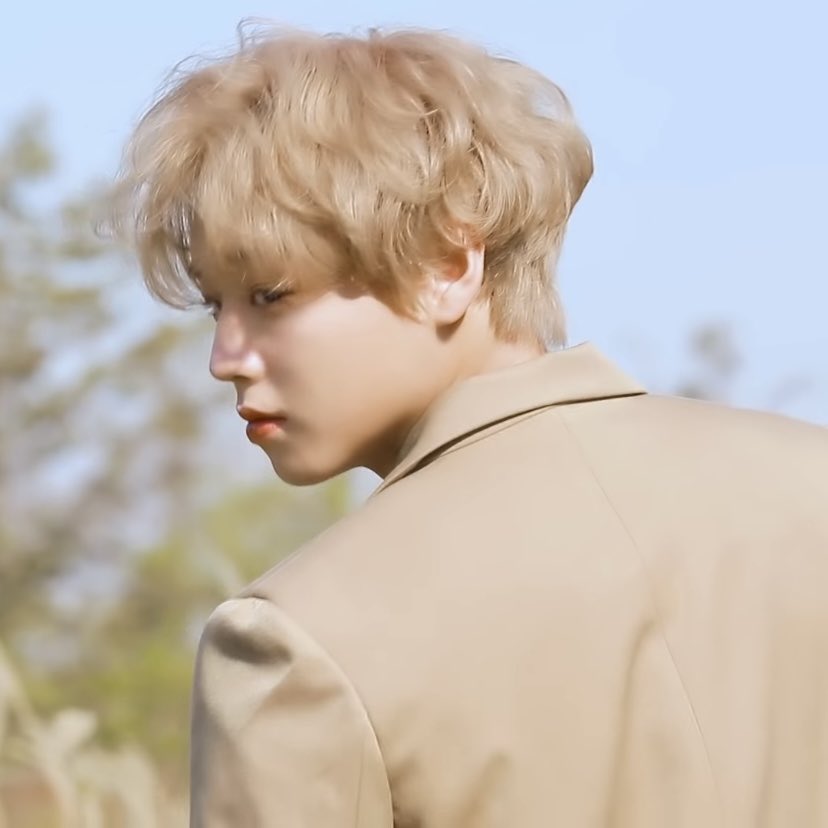 JlHOONLOOK's tweet photo. 360 jacket behind video
#PARKJIHOON #박지훈 https://t.co/VwBR6jdXsm