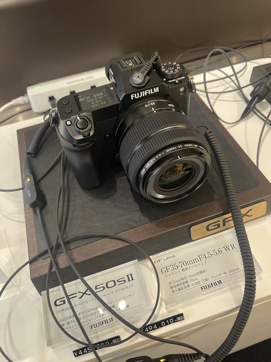 高田メタル無双 100sとはかなりafに差がある様に感じますね 鏡越しに自分の顔に向けてみたけどほぼ瞳af反応しない 自分の使い方だとちょっとこれ厳しいな あとこのキットズーム使った時のファインダー最悪なんだけどそもそも100sとスペック違うんだっ