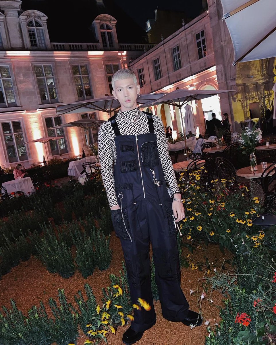 tgk_world's tweet photo. #declanchan aggiorna instagram con #BM dei KARD

#KARD #BM #BMxParisFashionWeek @KARD_Official https://t.co/IHFbP6ndzh