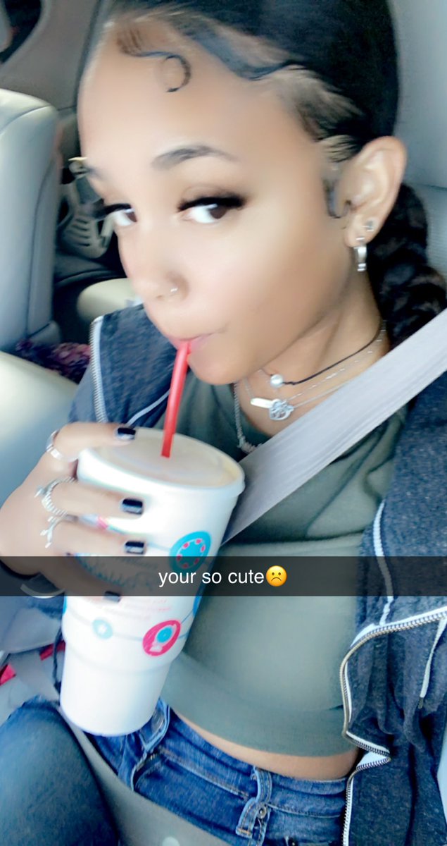 Aarissakailey's tweet photo. who’s the best , who’s the best, VEHS🥰 @VictoriaISD #bob21 #vehs https://t.co/AaOTGzFP6h