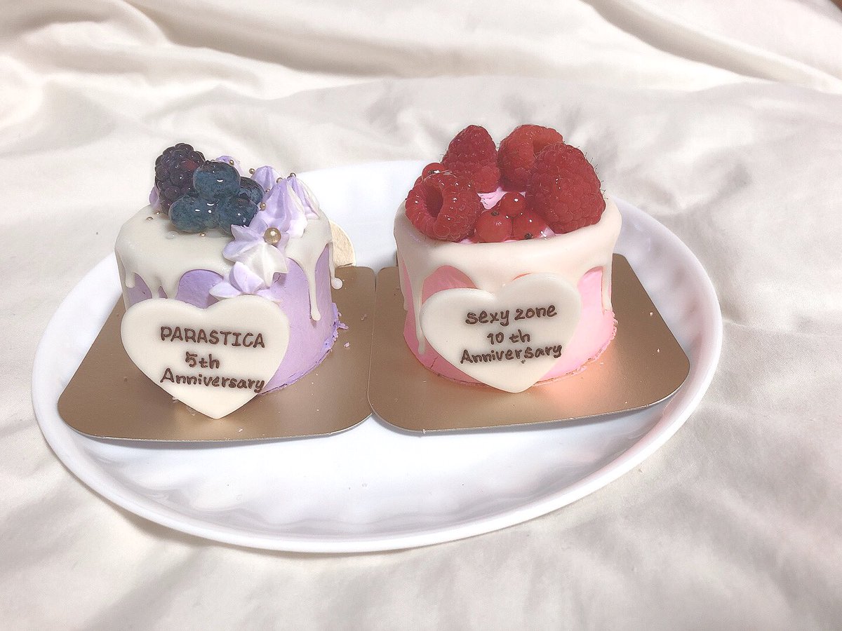 Y18PARA's tweet photo. 💜PARASTICA 5周年💜
🌹sexyzone 結成10周年🌹
おめでとうケーキしました🥰🎂

パラのケーキは紫！！！
可愛い♡♡♡

そして
岸くんもお誕生日おめでとう🎉笑
@sawadesan 
@_mameda_ 
@parastica_JP https://t.co/gS8RcjpDVB
