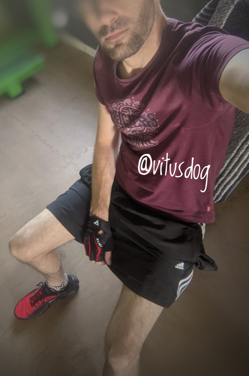 vitusdog's tweet photo. Même au sport la chaîne reste attachée à la cheville de l'esclave. ⛓️// Even in sport, the chain remains attached to the slave's ankle.⛓️ https://t.co/LsqEDyG3A7
