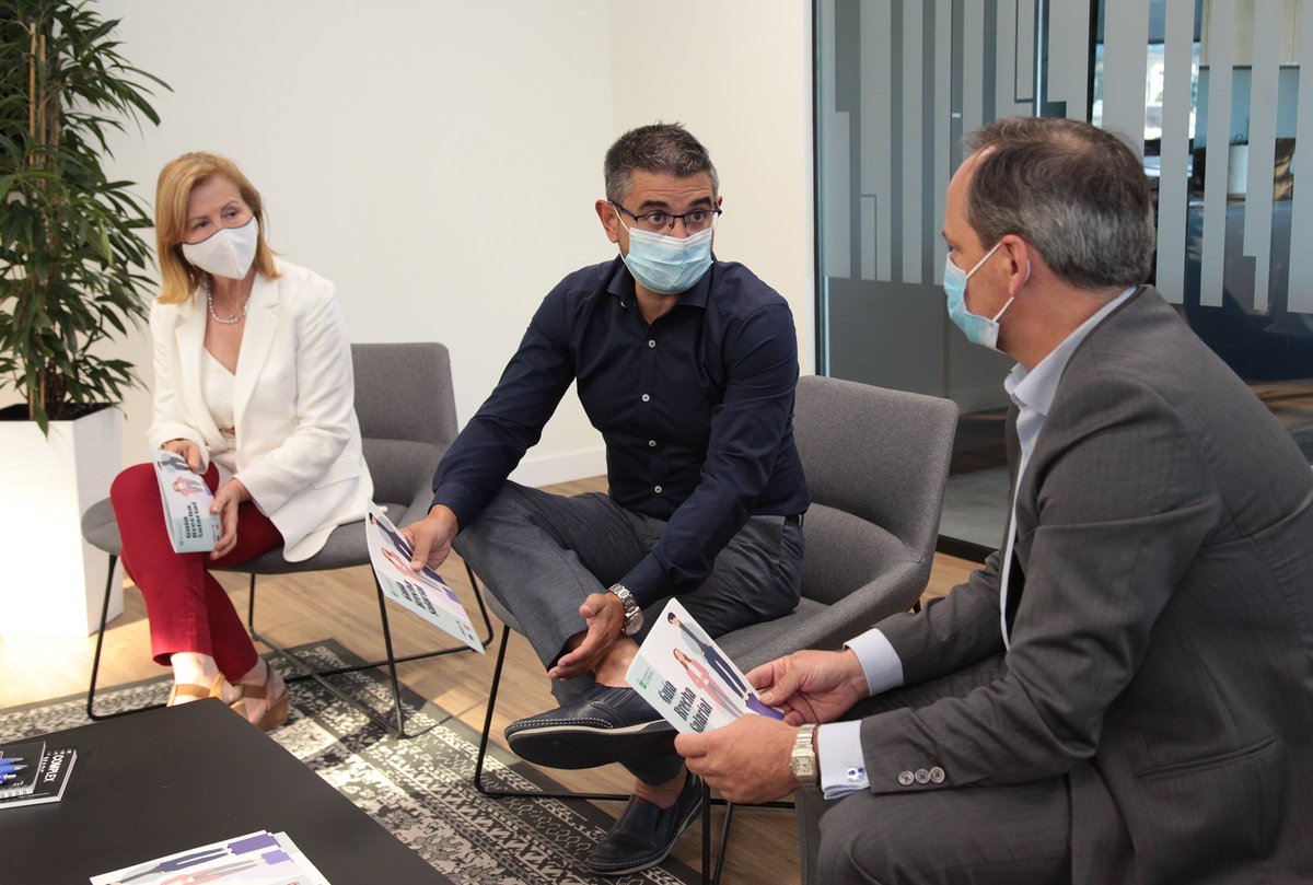 Alcobendas_ayto's tweet image. Esta mañana se ha presentado en #Alcobendas la Guía sobre Brecha Salarial de Género 👩👨en @GrupoVASS.
Alcalde @R_sanchezacera: &quot;El Ayuntamiento presenta esta guía en VASS porque es un ejemplo de buenas prácticas empresariales de conciliación e igualdad&quot;.
bit.ly/3ATWygL