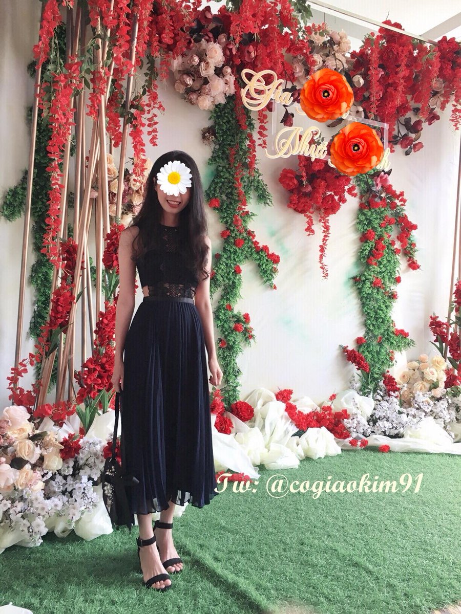cogiaokim91's tweet photo. Đi ăn cưới, có em nào tình nguyện rước cô hông 😘😘😘 https://t.co/go9L7CqMm6
