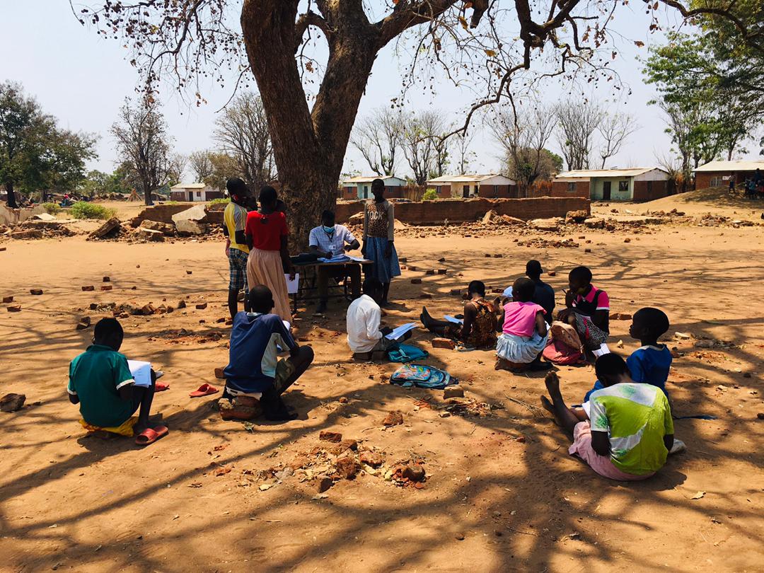 IPORMalawi's tweet photo. We randomly select 8 females and 7 males in standard 4 who are not only interviewed but also given a Learners Assessment Test. The Learners Assessment Test comprises of three subjects namely; Mathematics, English and Chichewa.
#MESIP https://t.co/z1a9JDnE79