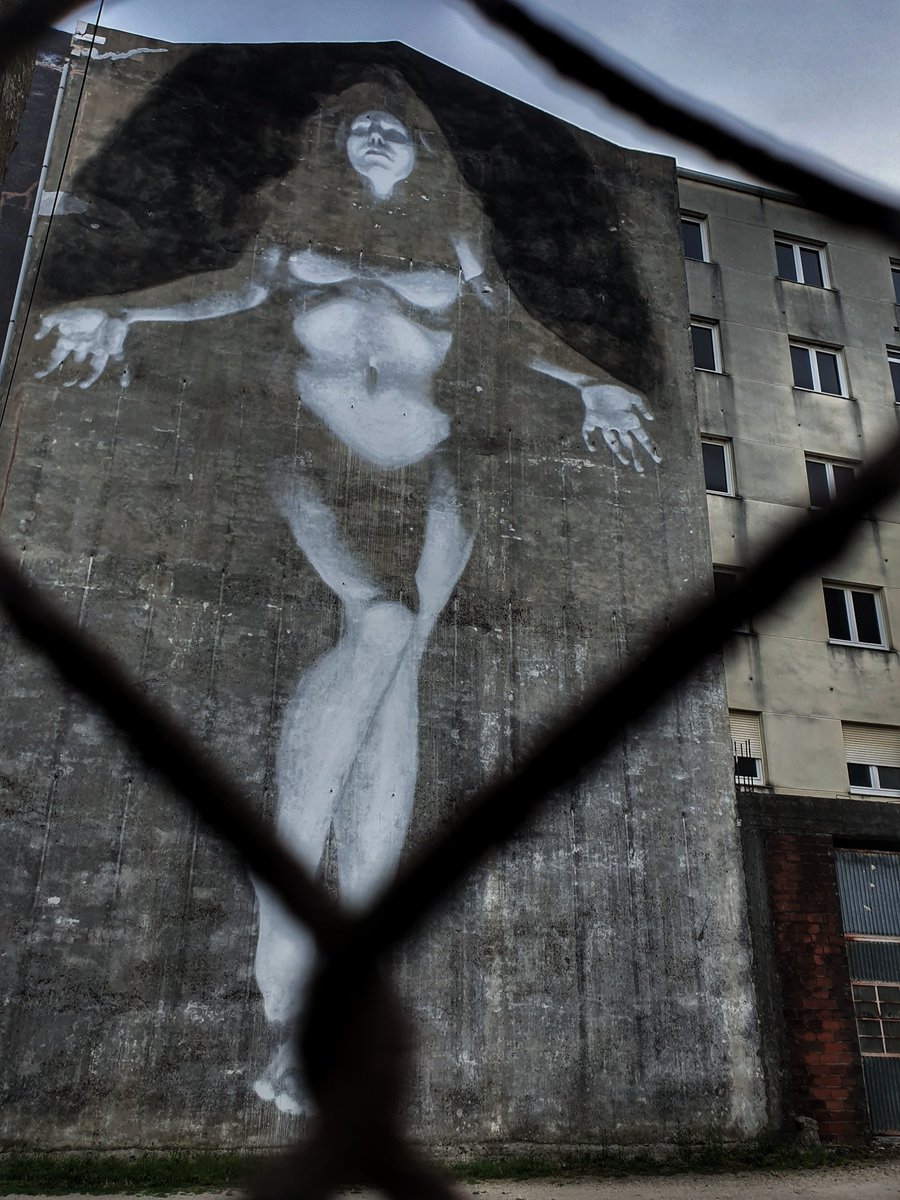 MurosDerrubando's tweet photo. "Petra Mater" de #Bosoletti 

#Carballo #derrubandomurosconpintura #rexenerafest #streetart #art #graffiti #urbanart #graffitiart #artist #urban #streetstyle #artwork #travel #painting #mural #picoftheday #wallart #arte #contemporaryart #streetarteverywhere #felizdomingo https://t.co/H2oBdMpCUZ