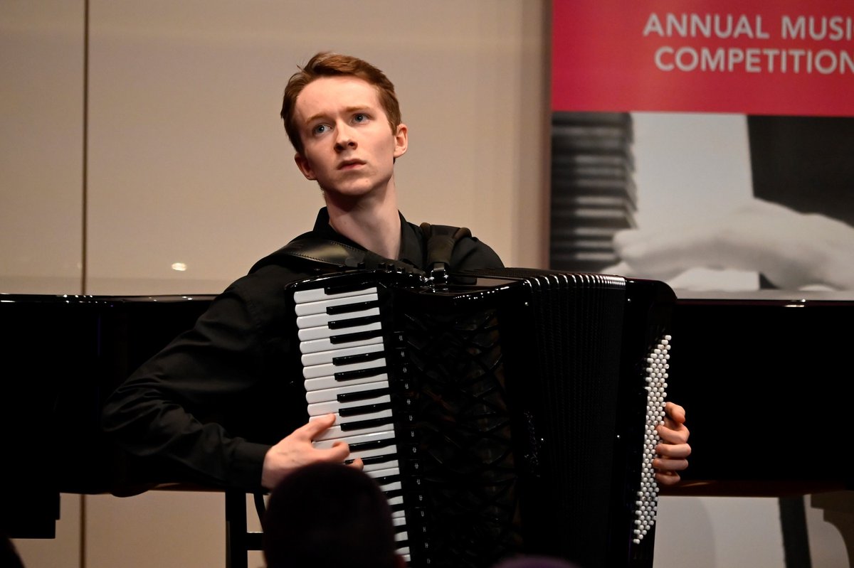 rosl1910's tweet image. Ryan Corbett becomes the first accordionist to reach the #ROSLAMC Final since 1997, can he go on to replicate David Preston&apos;s triumph in 1993 and become only the second accordionist to claim the Gold Medal in its 69 year history?

bit.ly/3igFwSL

#ClassicalMusic