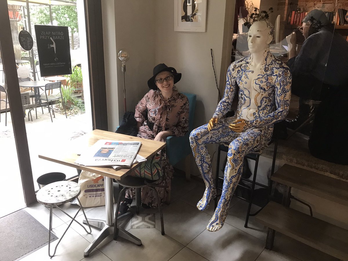 kwojciechowicz's tweet photo. Only one day left till the finissage at #Paręosób! See you there hopefully 😄 Address: 12 Tarczyńska St, Warsaw at 19:00, 30.09 #kamaarts #kamilawojciechowiczkrauze #tarczynska12 #warsaw #warszawa #finissage #closingshow #artwshow https://t.co/1zuBD4Tz2t