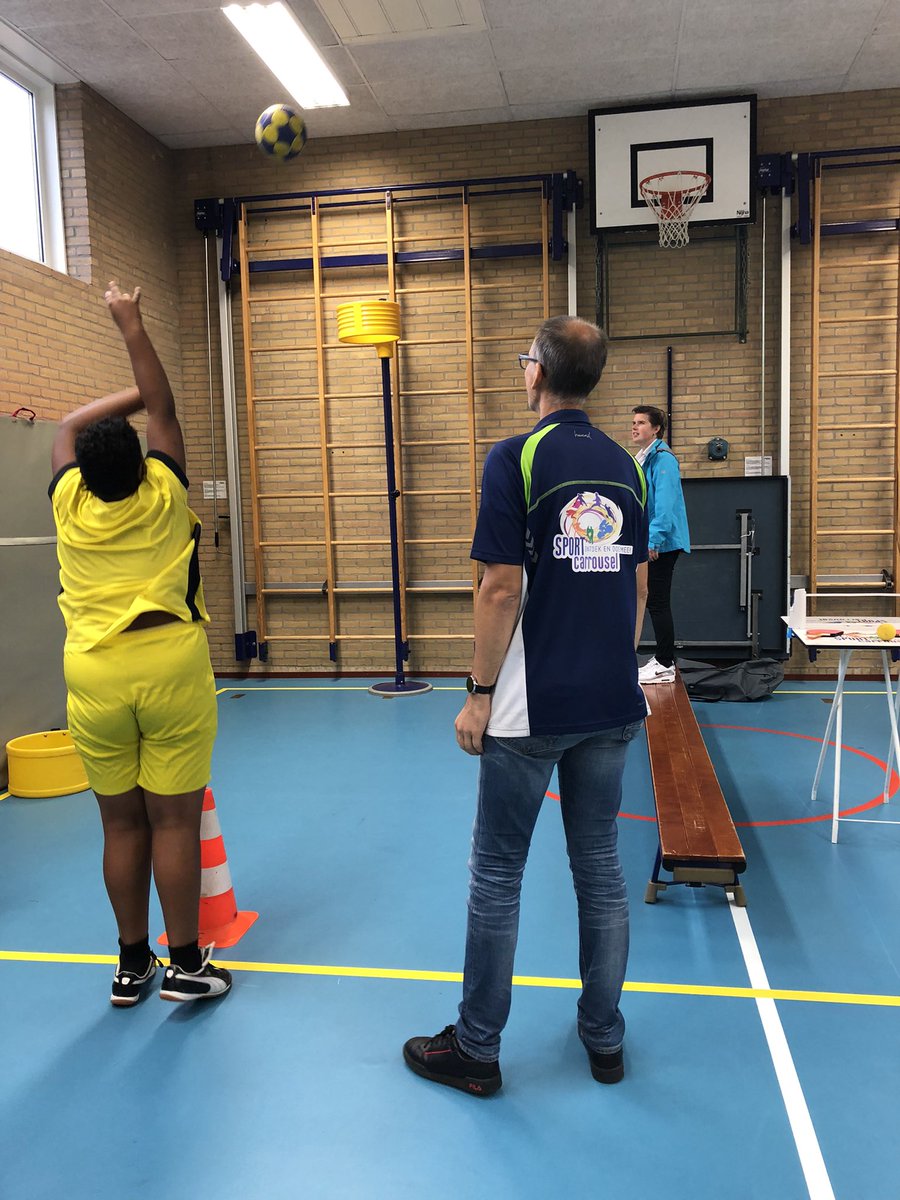 ChantalMigo's tweet photo. Vandaag de #sportcarrousel van @Iedereenactief in de gymzaal van @lindedeventer ontdek en doe mee! https://t.co/4jUStem7kg
