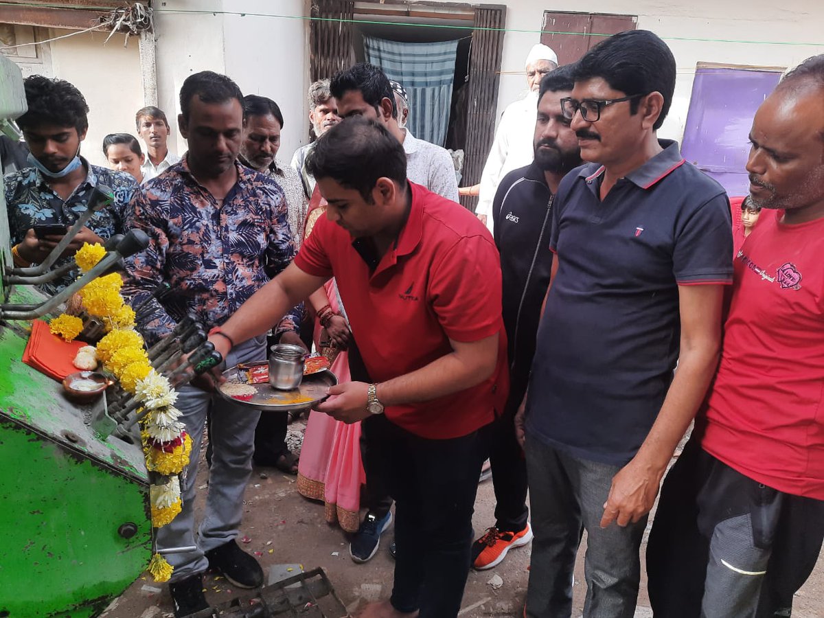 SanjayShukla_01's tweet photo. आज वार्ड क्रमांक 1 सिरपुर रज़ा कॉलोनी में स्थानीय रहवासियो के साथ मेरे पुत्र सागर शुक्ला ने बोरिंग का भूमि पूजन किया। https://t.co/djEMJNEBKB