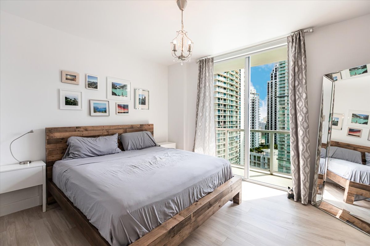 RaquelColp's tweet image. NEW IN THE MARKET: Crown jewel corner unit in Axis Brickell with city and water views 😎 - mailchi.mp/axispremierere…