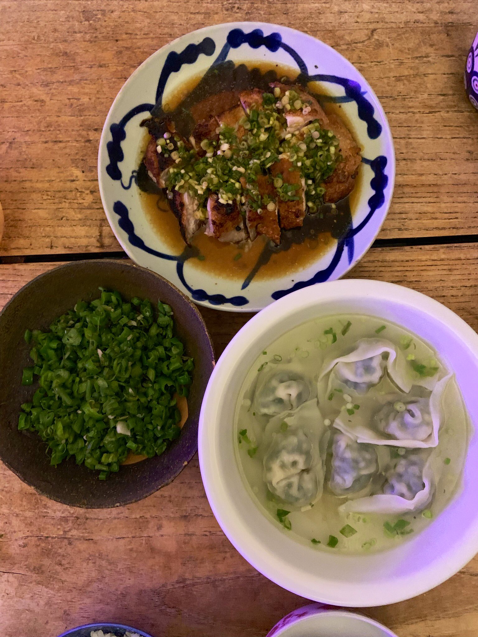 ヒ ロ ヲ カ 暮しの手帖号に載ってるよ かぼちゃの茎で今日は中華 さつまいものつるを食べるんだものかぼちゃだってと思い 南瓜藤で検索してみたらやっぱ南方では結構常食する様で というわけで下左が尖椒炒南瓜藤 右が南瓜葉餛飩 T Co