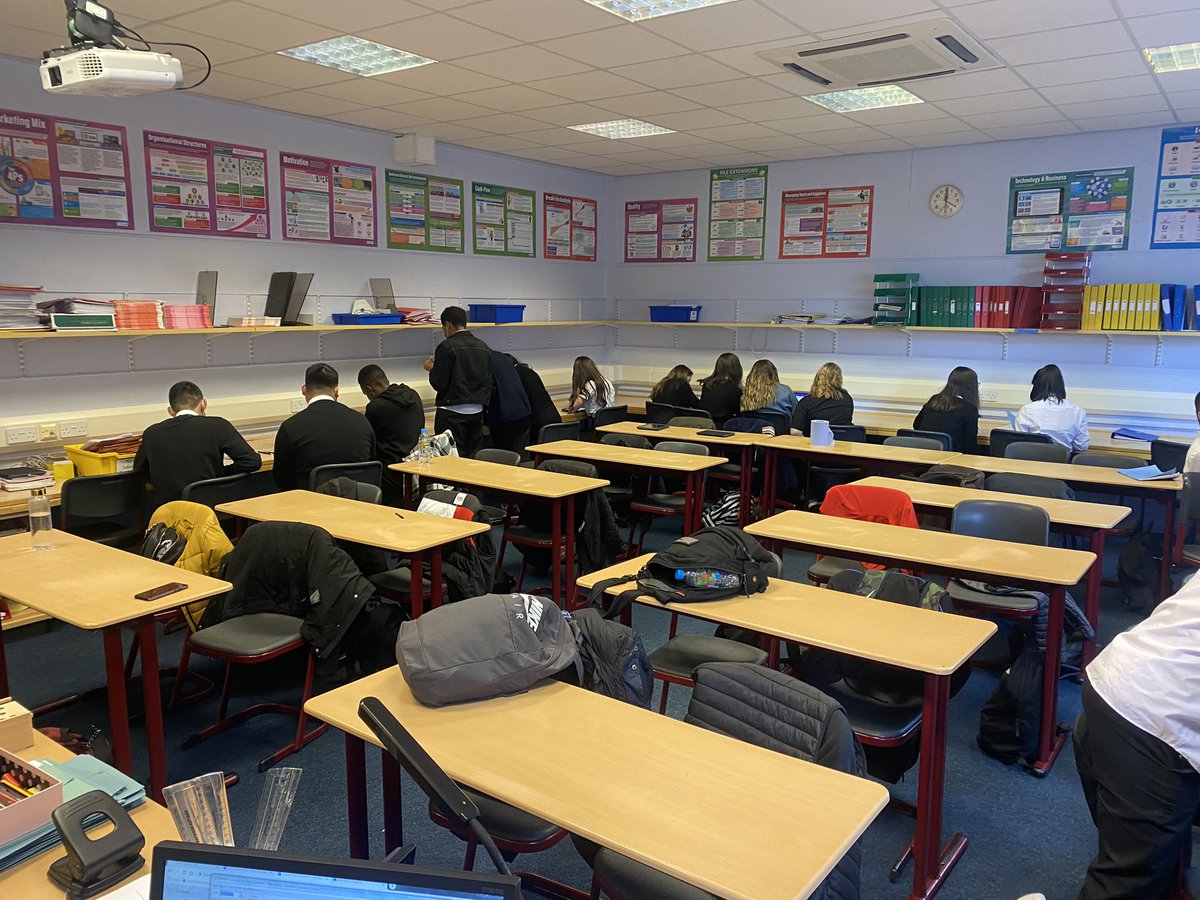 CSSCompBusEd's tweet photo. Mrs Campbellโs Higher Business class doing some revision in preparation for their assessment on Friday ๐ @ClevedenSec42 #chalkpensforthewin #bigcleanupjob https://t.co/ZN293dFemM