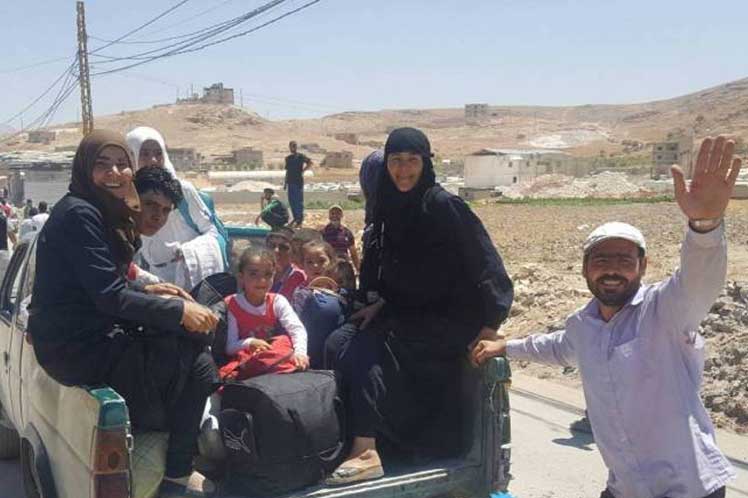 PrensaLatina_cu's tweet image. Desplazados #sirios vuelven a sus hogares en sur de #Idlib 

🧐 Más en #PrensaLatina
👉 prensa-latina.cu/index.php?o=rn…