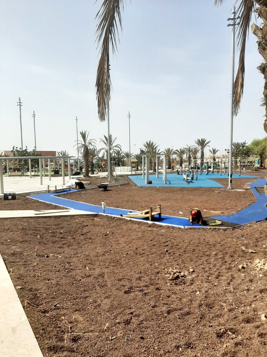 En #CanariasAventurero continuamos con la instalación de áreas deportivas en nuestro gran proyecto para el parque de Las Rosas en Las Galletas, nos encontramos terminando las áreas para el patinaje urbano y circuitos con bicicleta y calistenia🛴

➡️ Visita aventurerocanarias.com