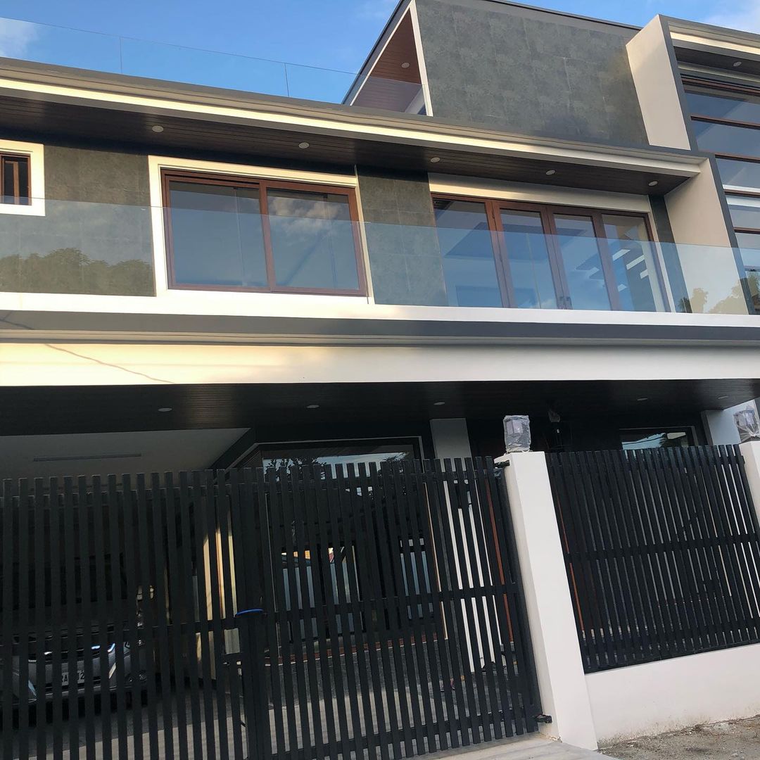 lq_forever2014's tweet photo. Congratulations Gil Side Homes 👏🎉
First Sold More Blessings to the Gil's Family ❤ #TheGilSide https://t.co/6JihlGywOD