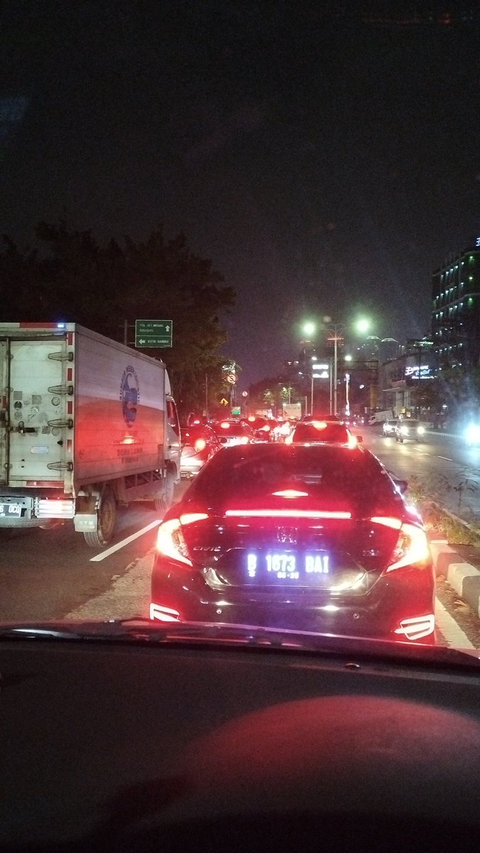 dwiputranto's tweet photo. @RadioElshinta @ElshintaDotcom macet merayap Cideng arah Tomang pintu tol janger luar biasa,selamat datang new abnormal 😂 https://t.co/PCnymPcDyS