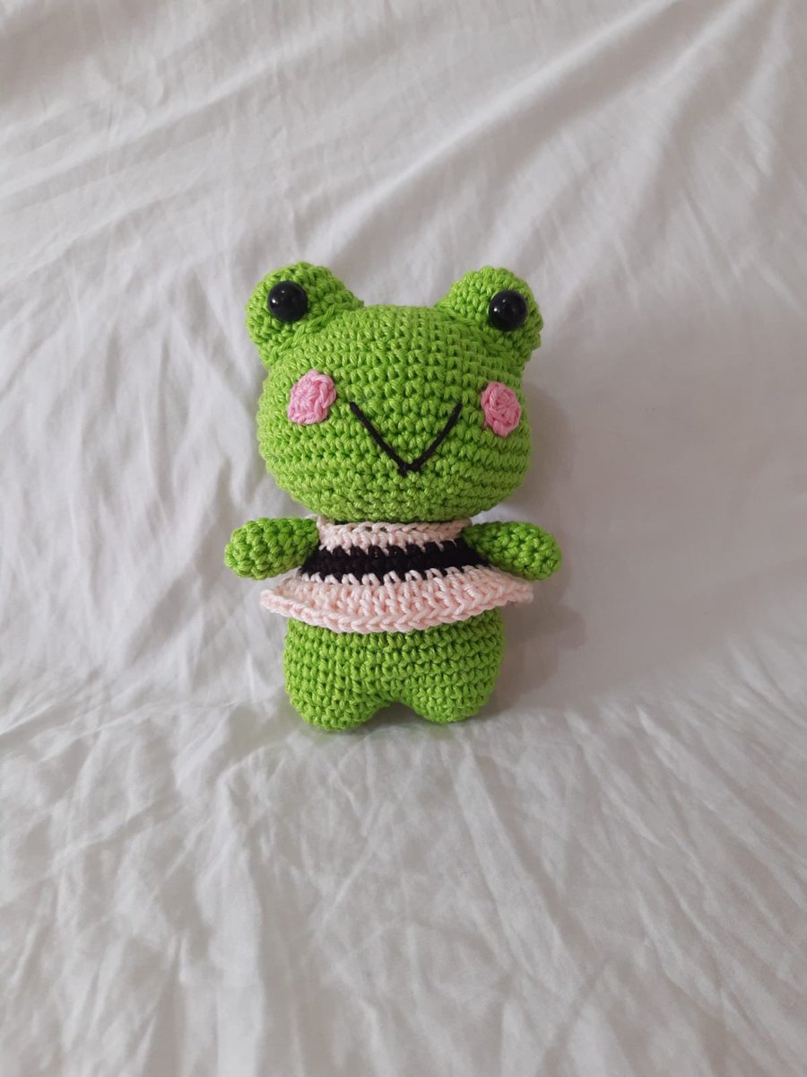 MyAmiguru's tweet photo. Essa sapinha aqui lava o pé sim, olha que chique ela é! Claro que ela é cheirosa também 💚💚💚
Hoje temos uma Sapinha de Vestido🐸🐸🐸
Encomenda da @takeitnolore 💖
Pra saber mais, confere nosso insta: https://t.co/2dHiUPSv4R https://t.co/jgoNfoYs0Q