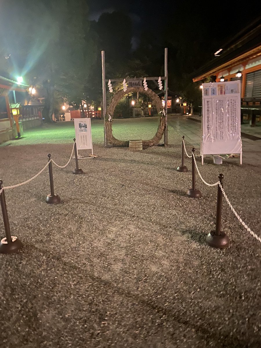 hrconsul1991's tweet photo. 輪くぐりし放題。
こんなに空いてる八坂さん初めて。

#八坂神社
#ウォーカー
#snd https://t.co/ijwy1dc1aM