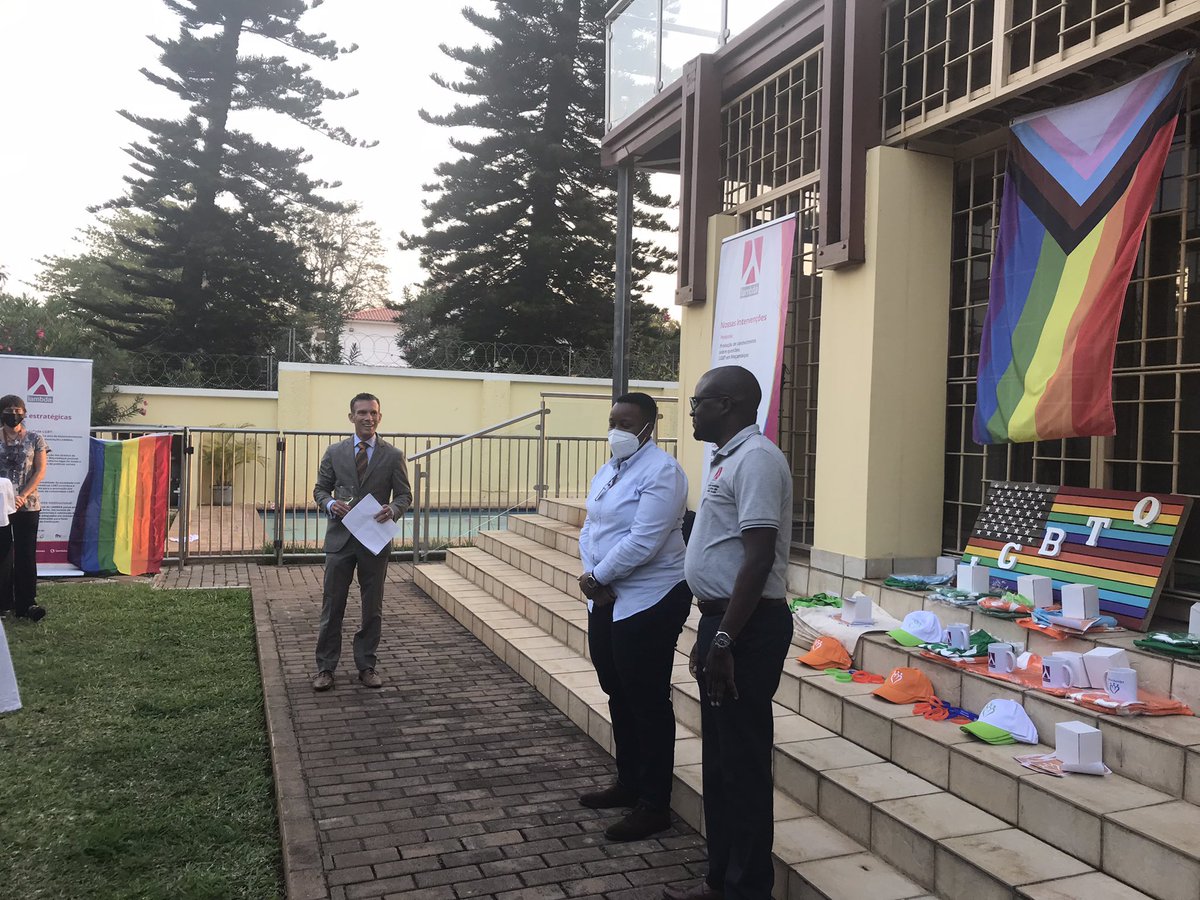 ASheppard_UK's tweet image. Thanks to my 🇺🇸 colleague for hosting this event with @lambdaMoz to celebrate the LGBTQI+ community in 🇲🇿.

Direitos LGBT são direitos humanos 🏳️‍🌈🏳️‍🌈🏳️‍🌈

@USEmbassyMaputo  @UKinMozambique