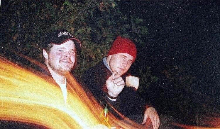 MuskokaCoach18's tweet photo. Sept. 29, 2001 
Man, it’s hard to believe it’s been 20 yrs today since this pic was taken. Little did I know at that moment it would be our last one together
What I would give everyday to have that night back
Family is Life,The rest is details
#brothersforever #MissYou #JRDRip https://t.co/aIdxhb4EsK