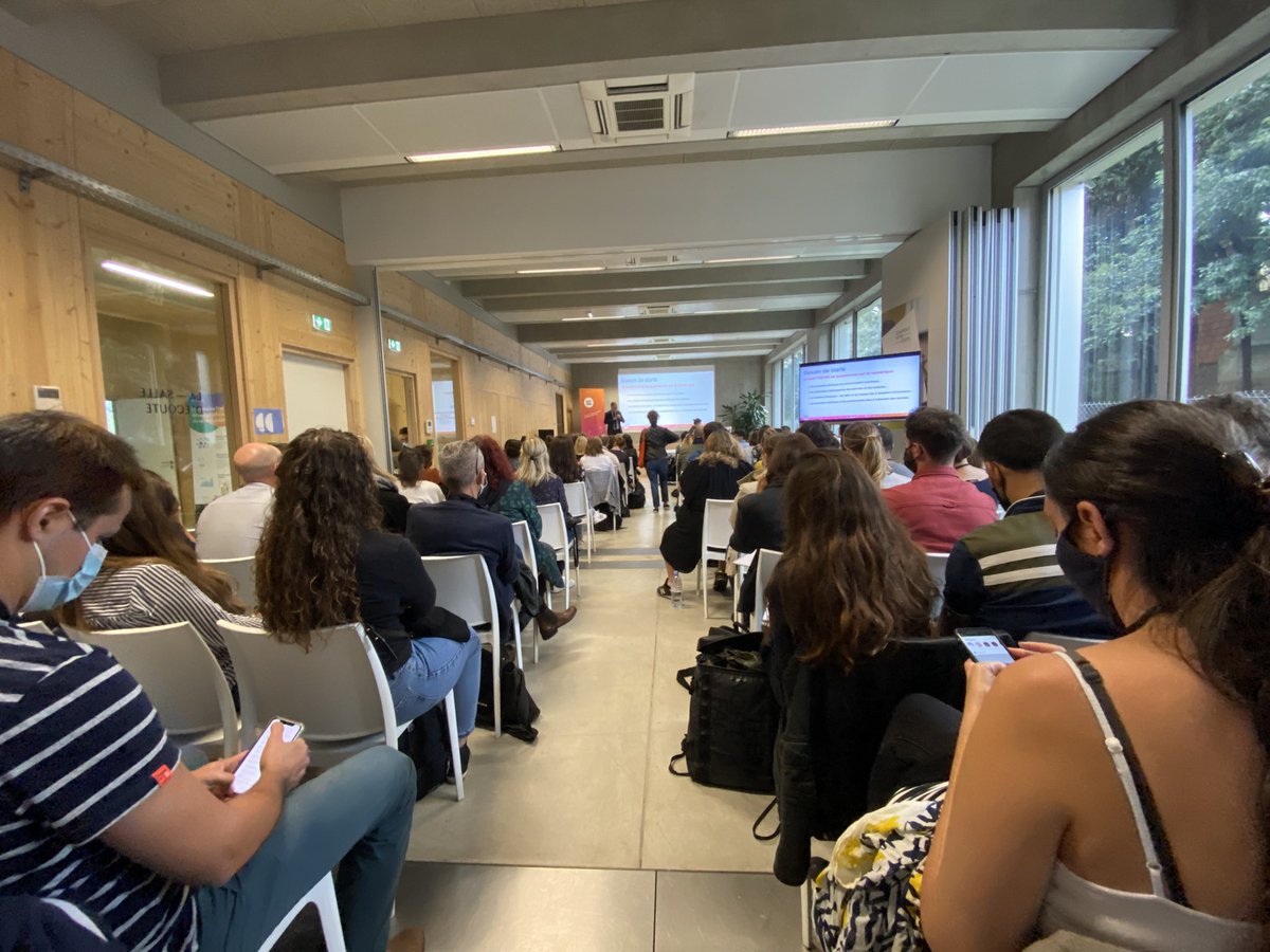 franckconfino's tweet photo. #capcomnet : la salle n’est pas immense mais elle est comble 👍 On parle numérique responsable #compublique https://t.co/6BBM2SqEbU