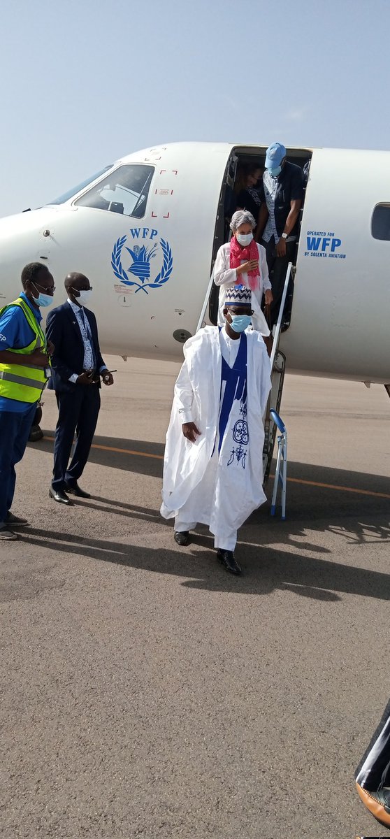 MAHGCNiger's tweet photo. Ce matin SEM Laouan Magagi est arrivé à Tahoua accompagné de la coordinatrice Humanitaire @LouiseAubinUN pour une mission de 3jours !
Une importante délégation comprenant le sg du gouvernorat,le président du Conseil régional,sarkin Tahoua ainsi que d’autres cadres y étaient ! https://t.co/gRAc0QhAvx