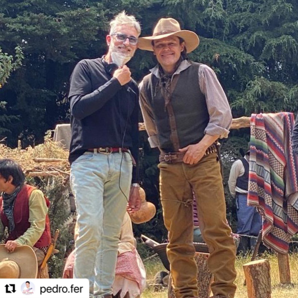 Ayer bajo la producción ejecutiva de <a href="/marconiev/">Marcos Santana</a> y <a href="/karenbarroeta/">karen barroeta</a> arranco <a href="/MalverdeLaSerie/">MalverdeLaSerie</a> por <a href="/Telemundo/">Telemundo</a> … y le doy gracias a Dios, a ellos y a <a href="/zelkoland/">Luis Zelkowicz</a> por darnos todo para contar una historia única y que me tiene absolutamente orgulloso.