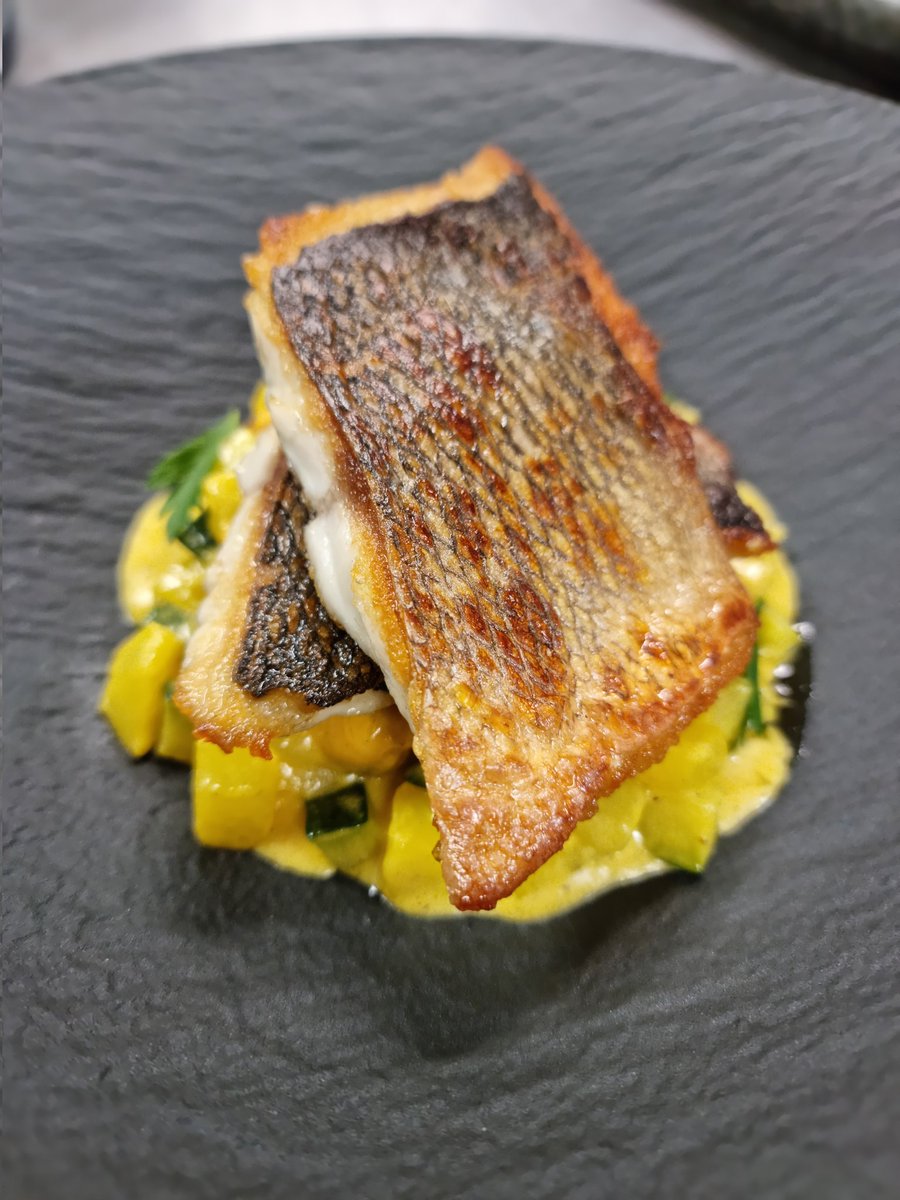 AGascoigne77's tweet image. They say the proof is in the pudding! In this case arancini and bream. Excellent results @essentialcuisin @Essential_Jon @essential_rees @N_HertsCollege Time for round two!!! 👏
