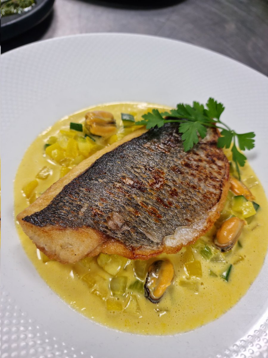 AGascoigne77's tweet image. They say the proof is in the pudding! In this case arancini and bream. Excellent results @essentialcuisin @Essential_Jon @essential_rees @N_HertsCollege Time for round two!!! 👏