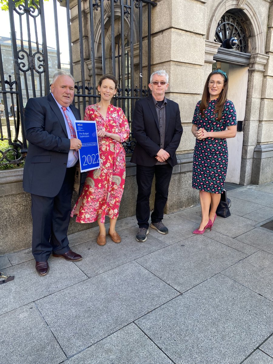 marie_sherlock's tweet photo. The pandemic is far from over for so many musicians, performers and arts workers.
Delighted to stand with members of @meaiireland today along with @SenatorEMurphy in their call for better support. #PayThePerformer https://t.co/HKjJMRjLMM