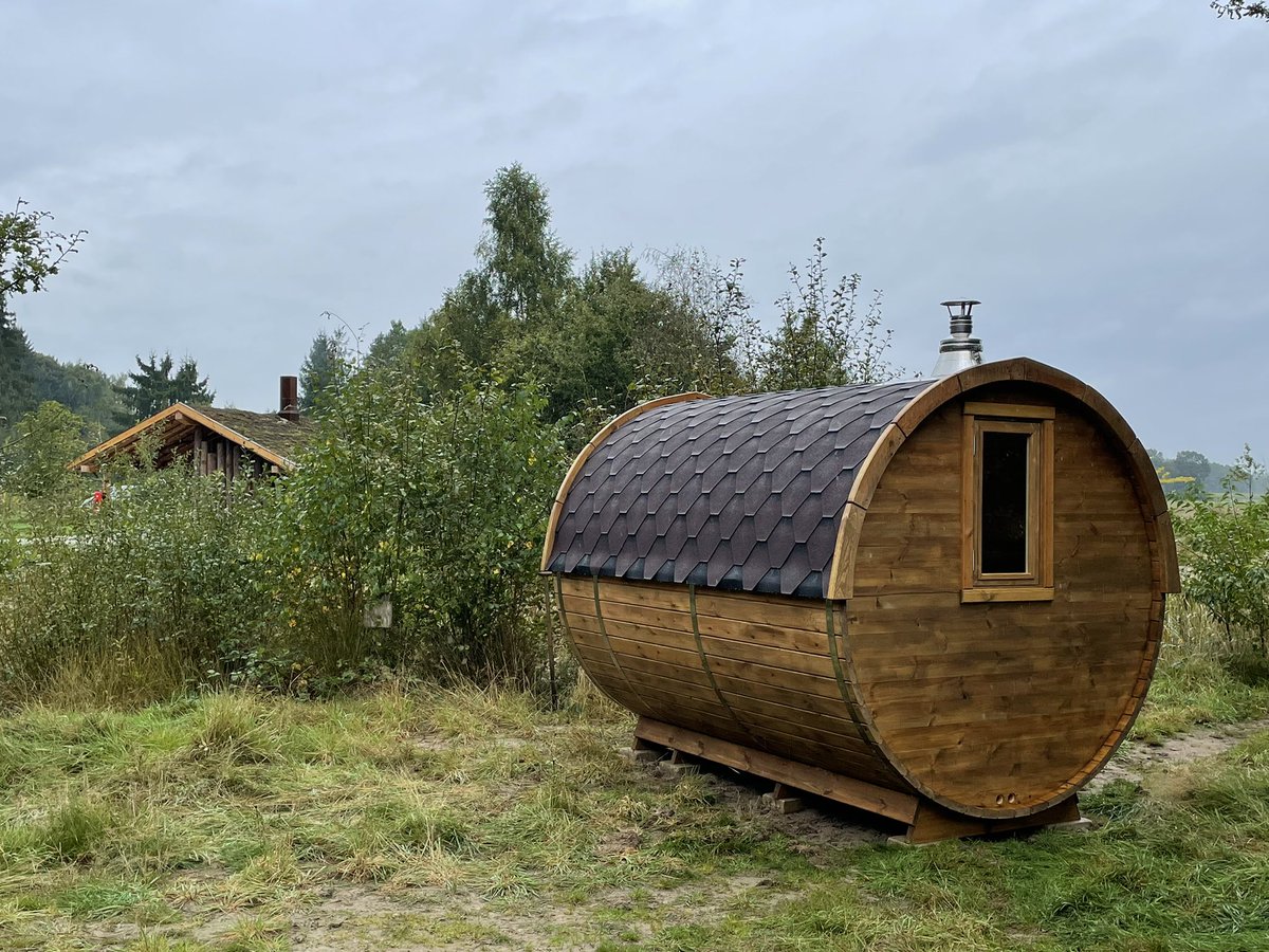 deklashorst's tweet photo. Nieuw! 💥 Vanuit je barrelsauna in alle rust genieten van de herfstkleuren 🍁 of van het winterse landschap. 🛷 Jaarrond kamperen wordt steeds hotter! 🔥 https://t.co/pnAEU5o6kS