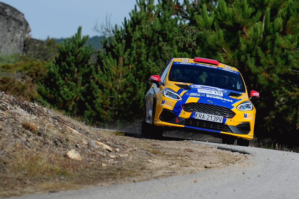 DNRallydriver's tweet photo. Rali Serras de Fafe e Felgueiras 
1 a 3 Outubro 
Ready?

#cpr #erc #ralifafe #ford #fiestarally3 #rally3 #rallydriver #readytorally3 https://t.co/UHjSM1IxFG
