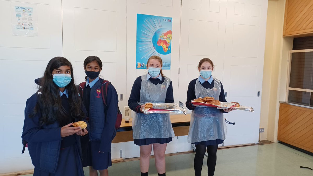 Great fun celebrating European Language Day with quizzes, GetKahoot games, croissants and pains au chocolat organised by French department and TY.
#EuropeanDayofLanguages #coeEDL #mflie @Leargas @languages_ie @PDST_MFL