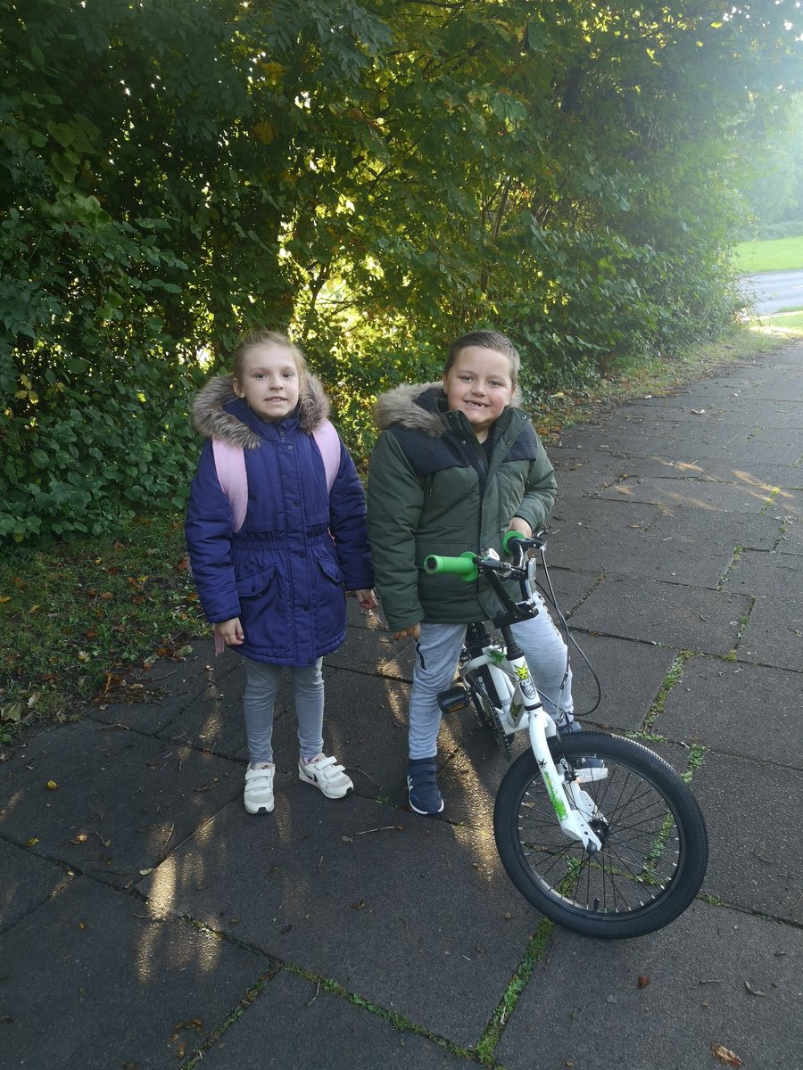 stapleton_jen's tweet photo. Day 3 #biketoschoolweek after a very wet and soggy ride home yesterday we were happy to see the sun shining again today 🌞😊 @YGCwmbran https://t.co/rsRJG5gppY