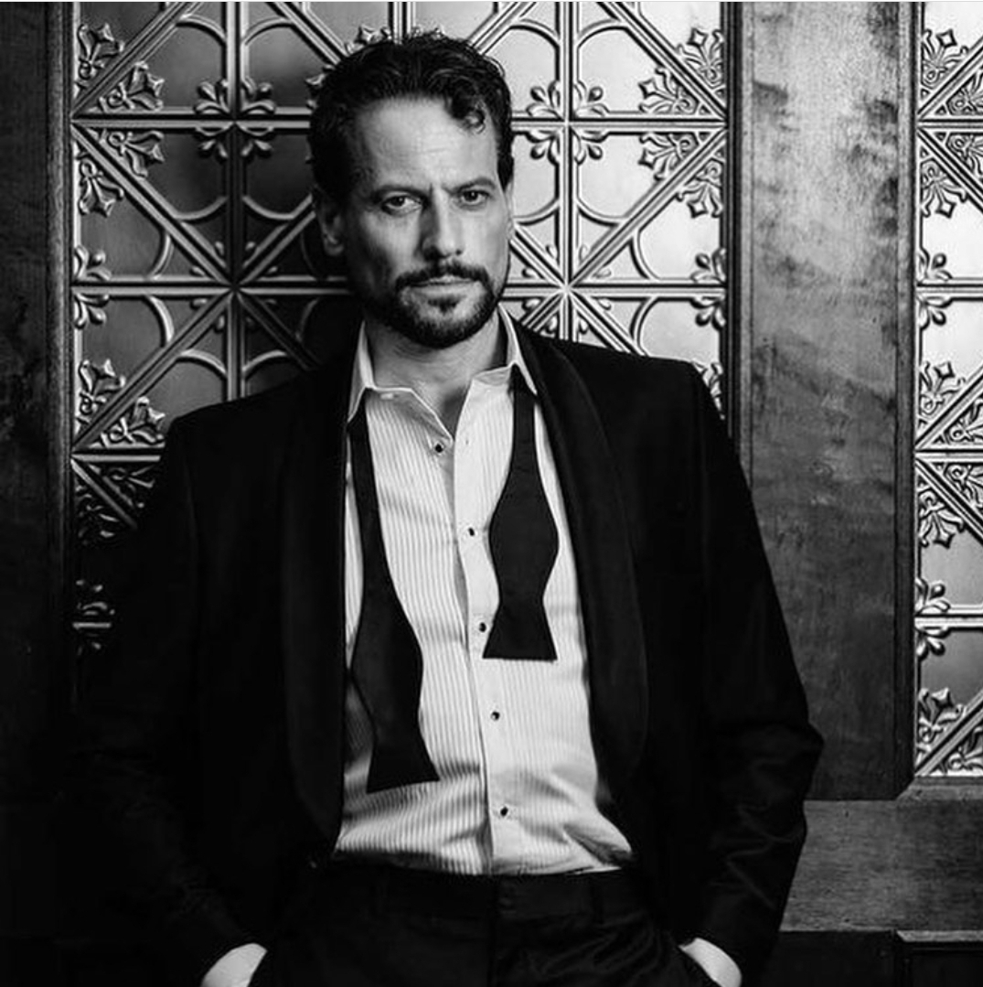 AndiDanceCO's tweet photo. Yes! #IoanGruffudd as #jamesbond #JamesBond007 https://t.co/JBFHaqC5Up