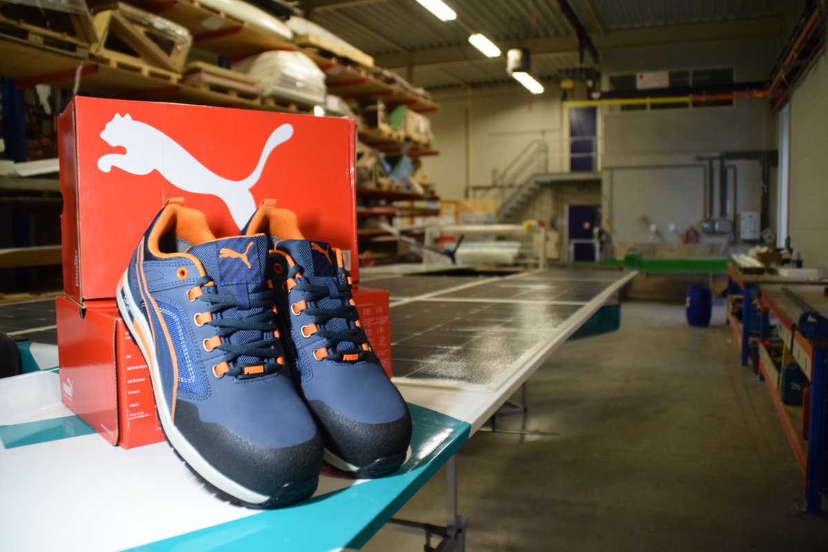 HANSolarboat's tweet photo. Bedankt @BusIndustrial voor de hard nodige gereedschappen en nieuwe werkschoenen. 🔧🥾

Ze zullen erg goed van pas komen de komende periodes! 👍🏻

#innovation #team #solarenergy #sponsored #tools #puma https://t.co/PzuUMlvXlr