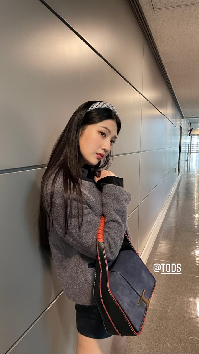 5REDVELVET's tweet photo. [OFFICIAL] 210929 #JOY Instagram Story updates

#REDVELVET @RVsmtown https://t.co/1ApNuf7Z3M