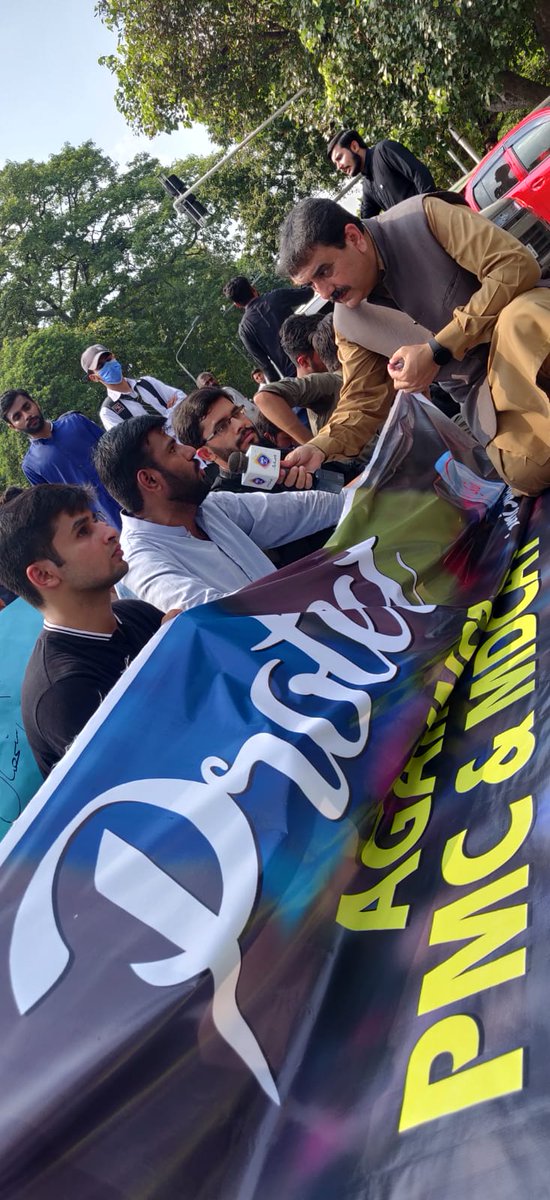 JamshaidMsandhu's tweet photo. This man has our hearts, striving to save the future of the studentststs             
 @PresidentIJT @hamzaMsiddiqui
#StudentsMarchToPMHouse https://t.co/GsPNEwfSrn