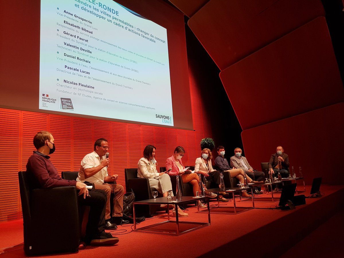 SauvonsLeau's tweet photo. Comment rendre les villes perméables, changer de concept sur les espaces urbains ? Elus et techniciens nous expliquent les bénéfices de la #desimpermeabilisation @grandlyon @GrandChambery #Givors @NFieulaine
Journée de l'agence de l'#eau Rhône Méditerranée Corse https://t.co/8XglvEpxsc