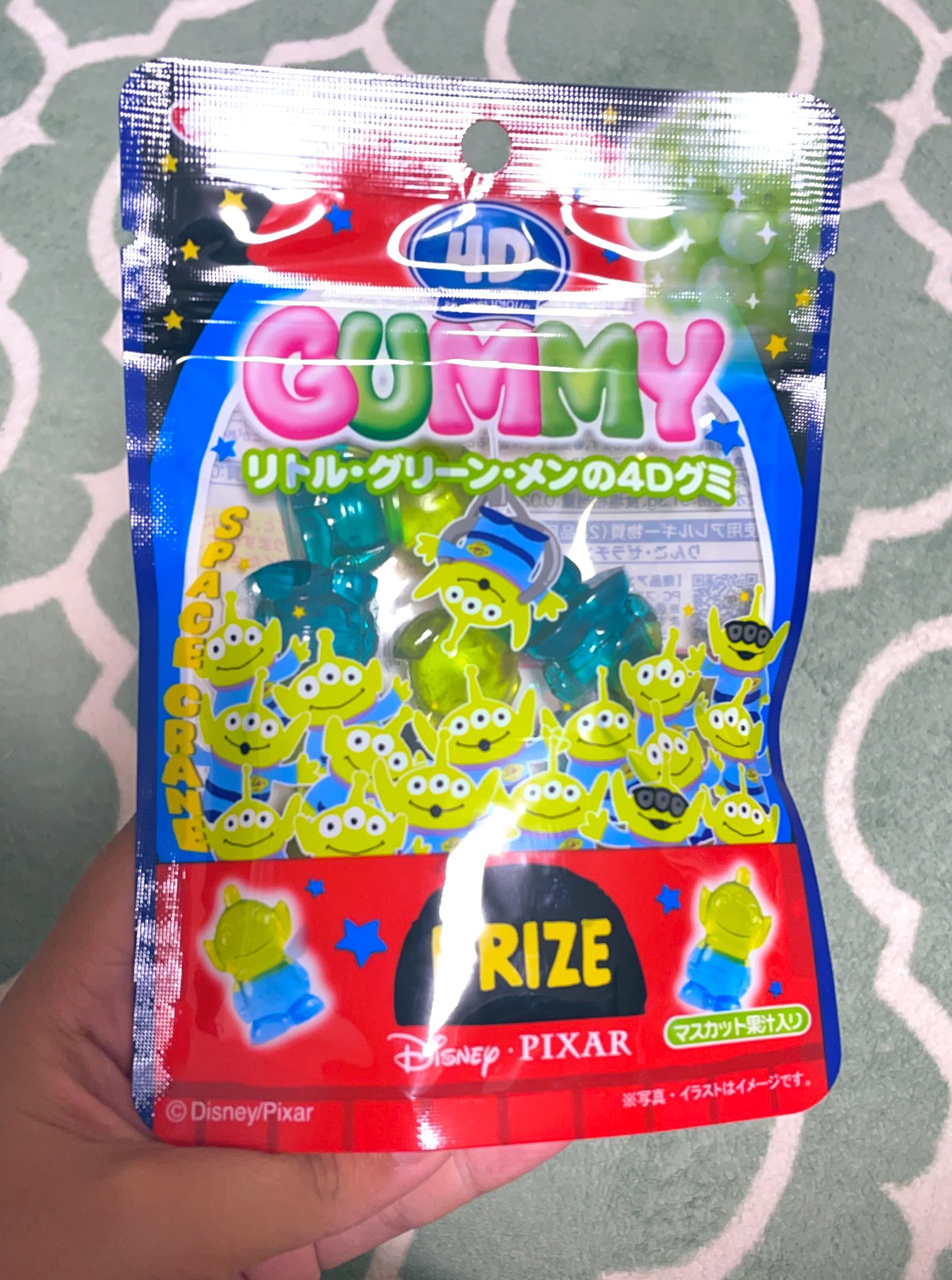 Ricchan Xperia今日からまたイラスト載せようと思ってるよ これは可愛い リトル グリーン メンのグミ 食べるのもったいないけど食べる ディズニーにこれもって行きたい T Co C1ywlyhpax Twitter