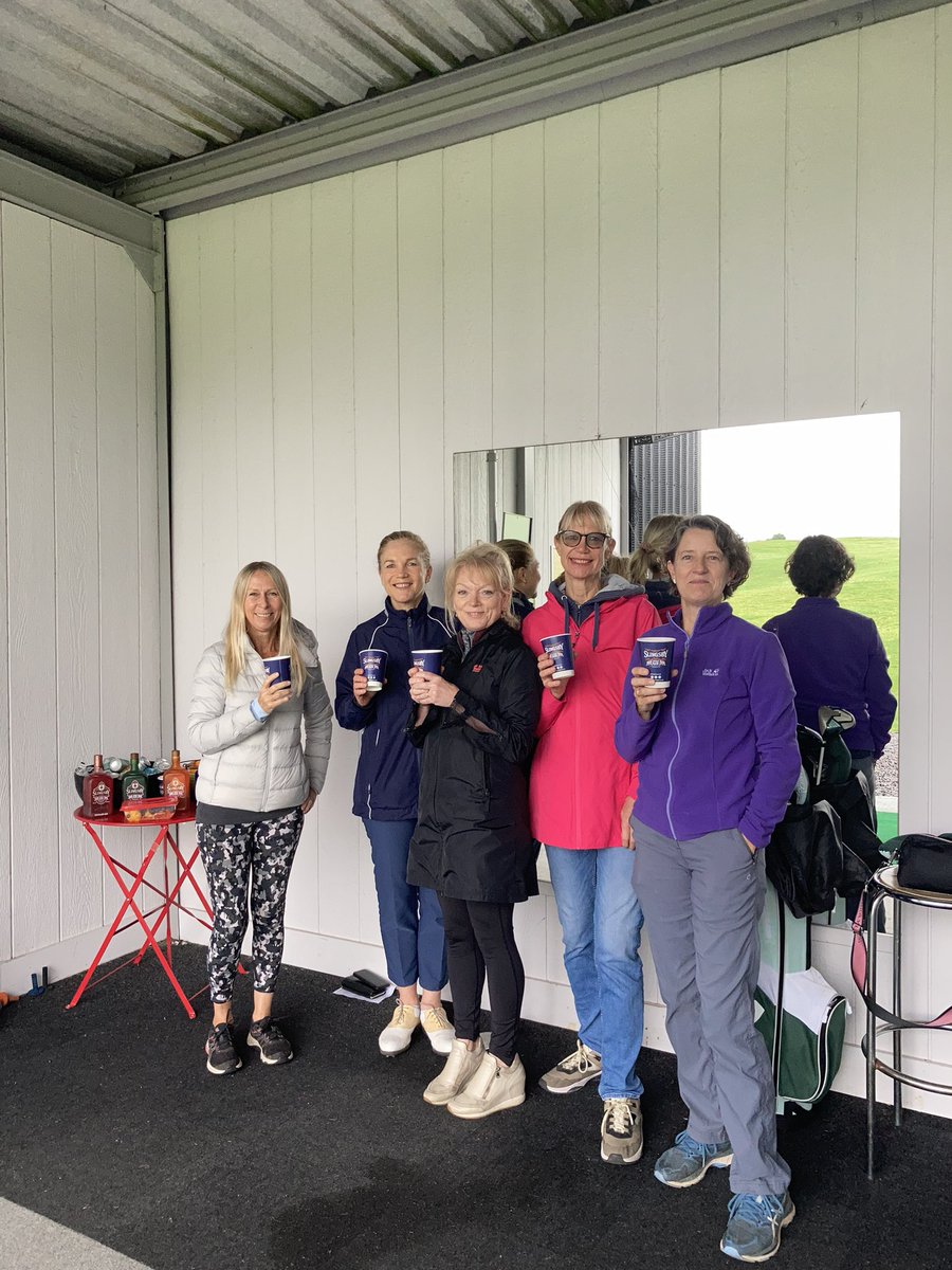 PacheshamGolf's tweet photo. Fantastic chip and sip night with 25 ladies attending free taster sessions! Thank you @slingsbysocial for the gin! https://t.co/leruiKLQTY