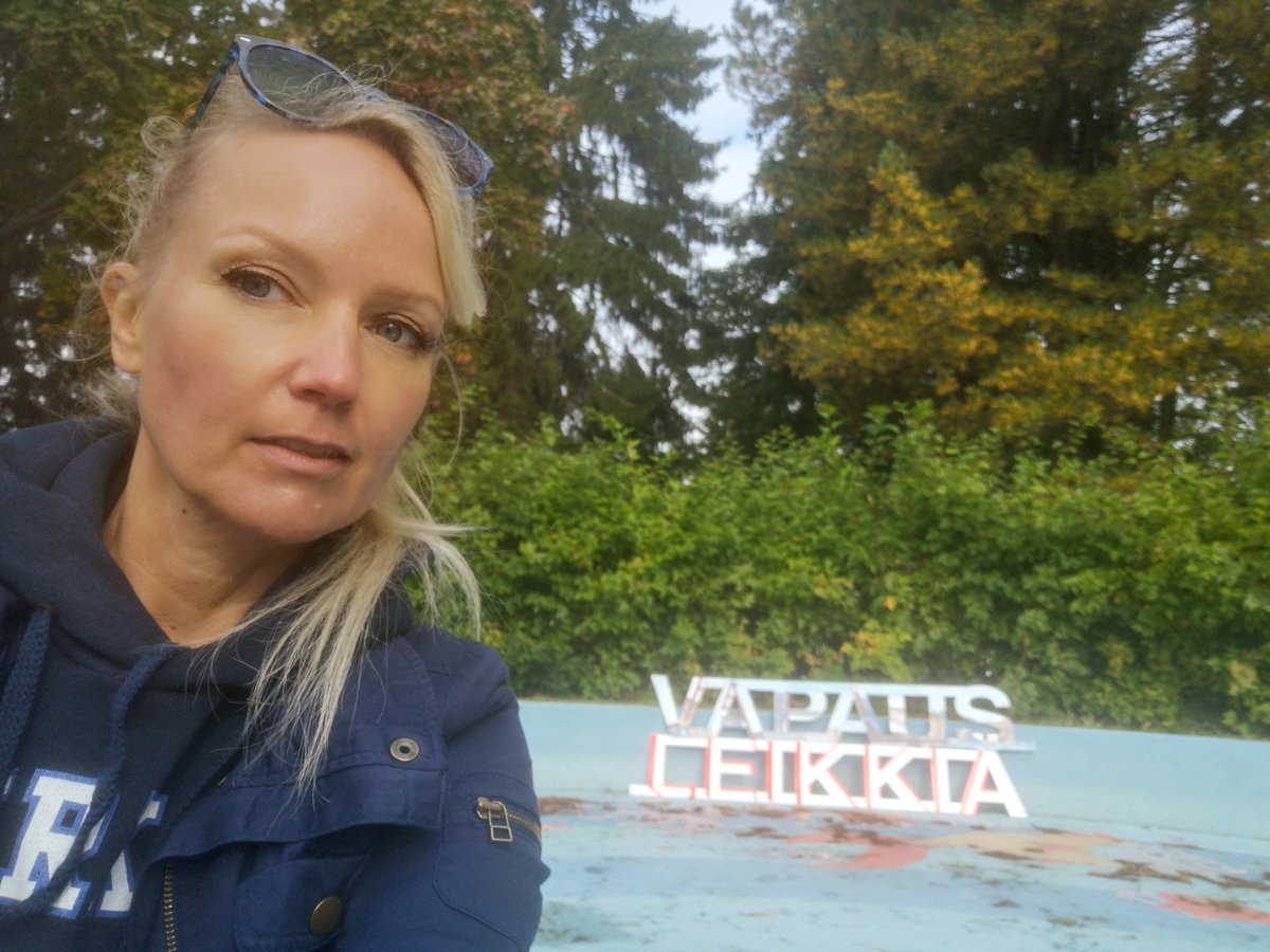 ”Se, mikä erottaa meidät koneista on leikki.”#minätutkin teknologisoituvaa ja verkottuvaa leikkiä, leikillisiä lähestymistapoja organisaatioissa &amp; kulttuurin monimuotoista lelullistumista. #leikintutkimus #leikki #luovateknologiakäyttö #leikillisetlähestymistavat #lelullistuminen