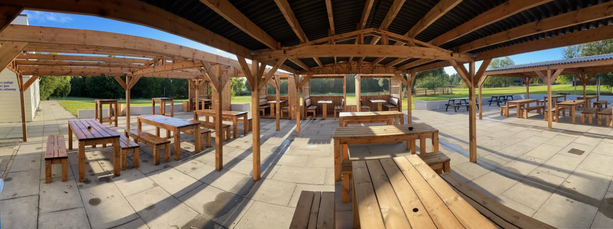 ReadingUniSU's tweet image. It's going to be a beautiful day on campus, take advantage of the new refurbished Mojos Patio! #sun #mojos #rusu #meadow